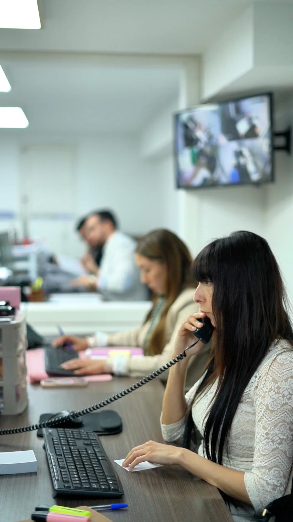 Atención telefónica en la oficina de Gestoría Sahel